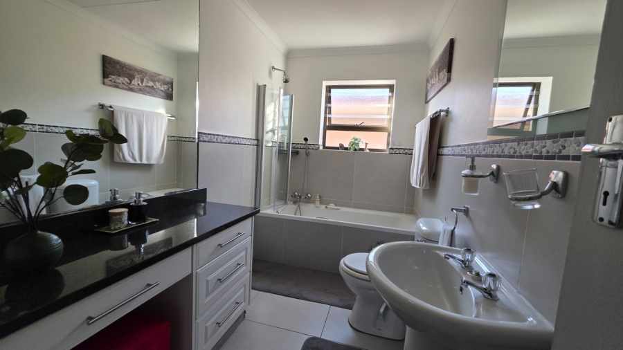 3 Bedroom Property for Sale in Hartenbos Central Western Cape